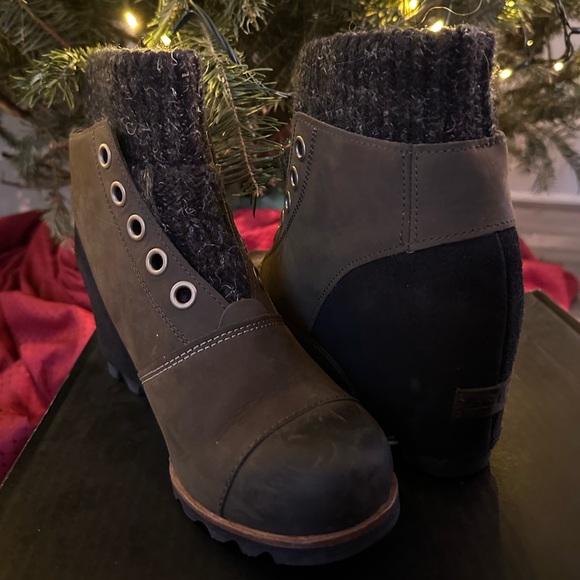 Sorel Joanie Sweater Wedge Boot - 8 - Picture 9 of 11